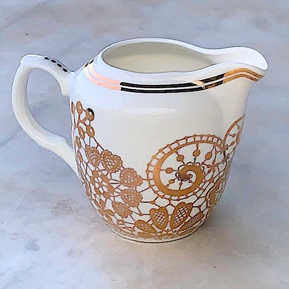 GRACE’S TEAWARE CREAMER & SUGAR BOWL SET WHITE METALLIC GOLD LACE BERRY NEW - Picture 2 of 10